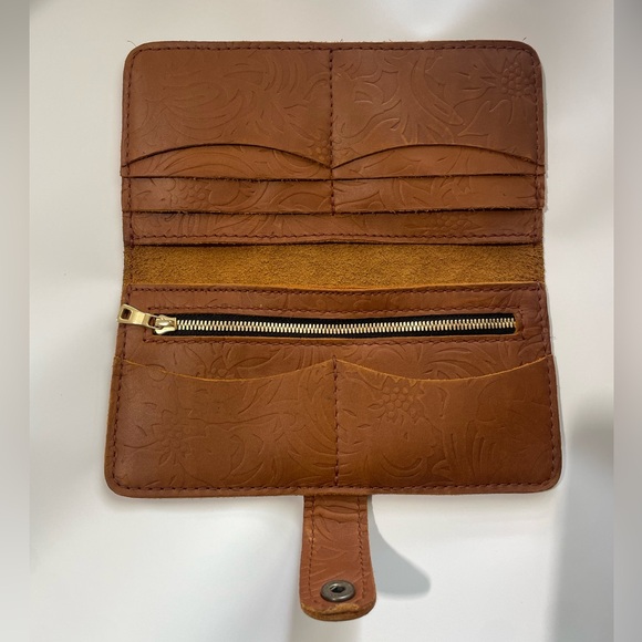 Embossed Leather Wallet - Picture 2 of 6